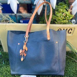 EUC KMM & CO navy kodiak (I think) market tote with 11" handles